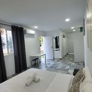 Ayz Silvela - Auto Check-in Hotel